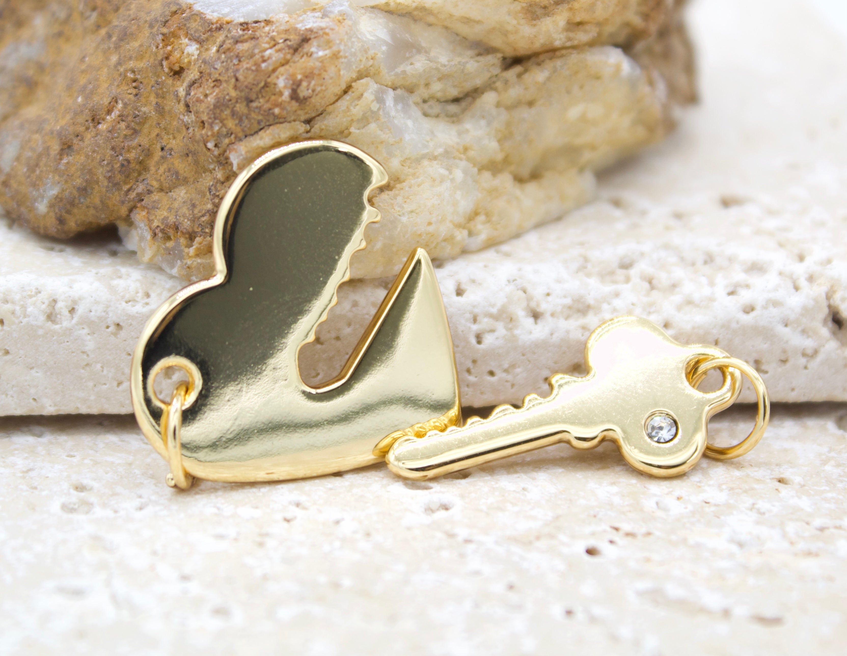 18K Gold Filled Heart With Key Outline Pendant Charm (A270)